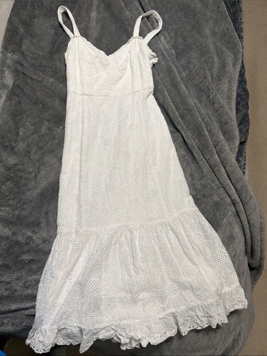 Astr Dresses & Skirts - Astr White Eyelet Midi Dress with Ruffle Hem